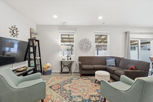 1129 E Gallium Ln, Colbert, WA 99005