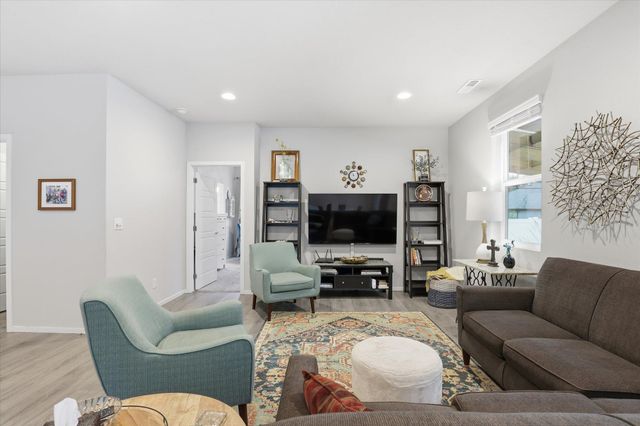 1129 E Gallium Ln, Colbert, WA 99005