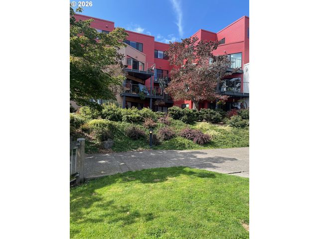 910 Nw NAITO Pkwy I-12, Portland, OR 97209