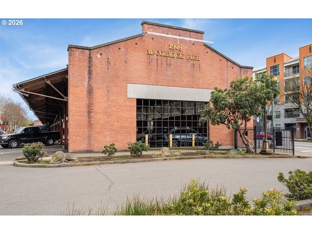 910 Nw NAITO Pkwy I-12, Portland, OR 97209