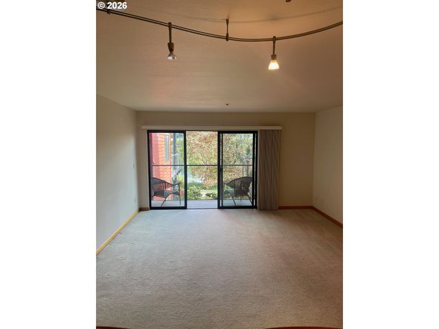910 Nw NAITO Pkwy I-12, Portland, OR 97209