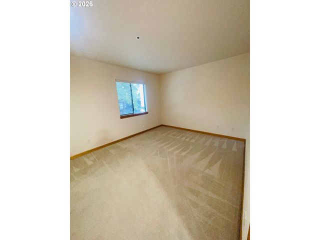 910 Nw NAITO Pkwy I-12, Portland, OR 97209