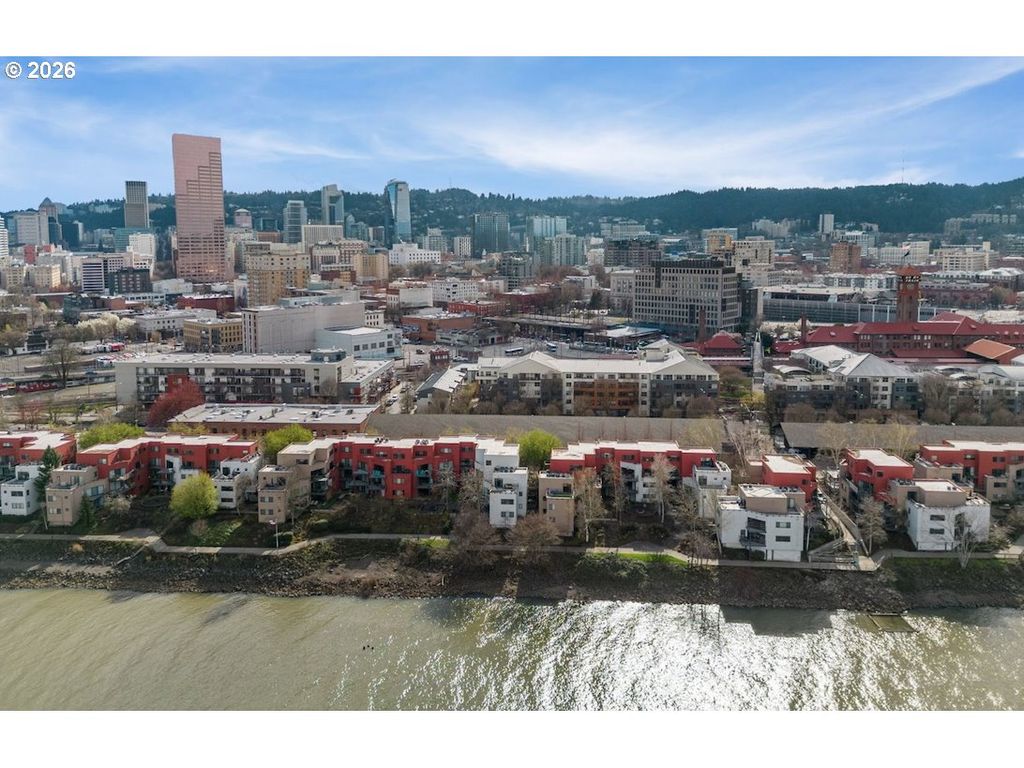 910 Nw NAITO Pkwy I-12, Portland, OR 97209