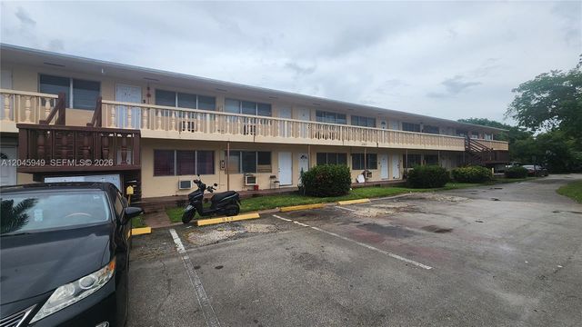 280 SW 11th Ave 5, Hallandale Beach, FL 33009
