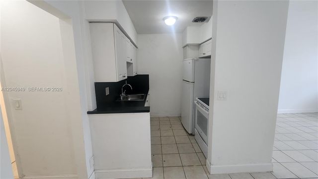 280 SW 11th Ave 5, Hallandale Beach, FL 33009