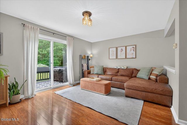 18 Cooks Court, Halfmoon, NY 12188