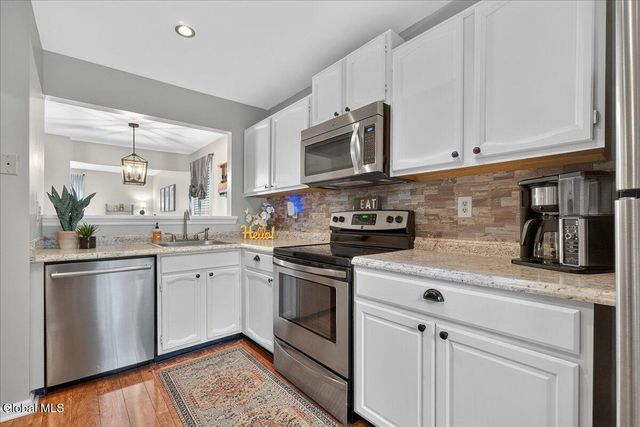 18 Cooks Court, Halfmoon, NY 12188