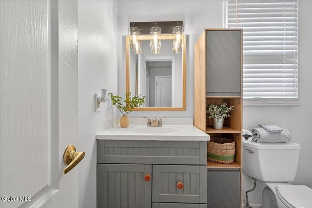 18 Cooks Court, Halfmoon, NY 12188