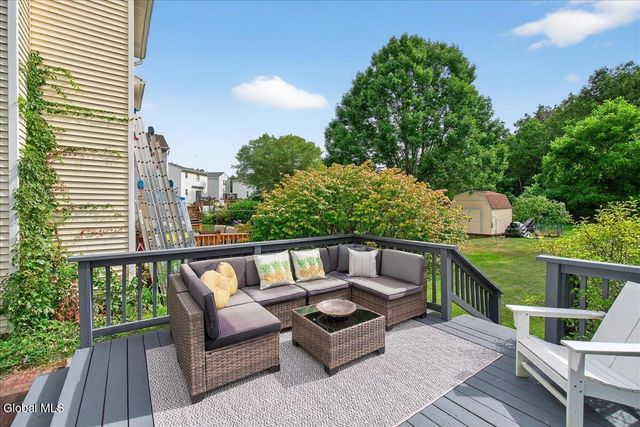 18 Cooks Court, Halfmoon, NY 12188