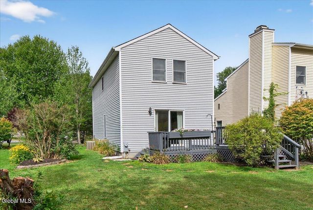 18 Cooks Court, Halfmoon, NY 12188