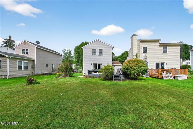 18 Cooks Court, Halfmoon, NY 12188