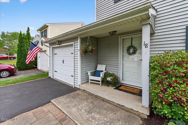 18 Cooks Court, Halfmoon, NY 12188