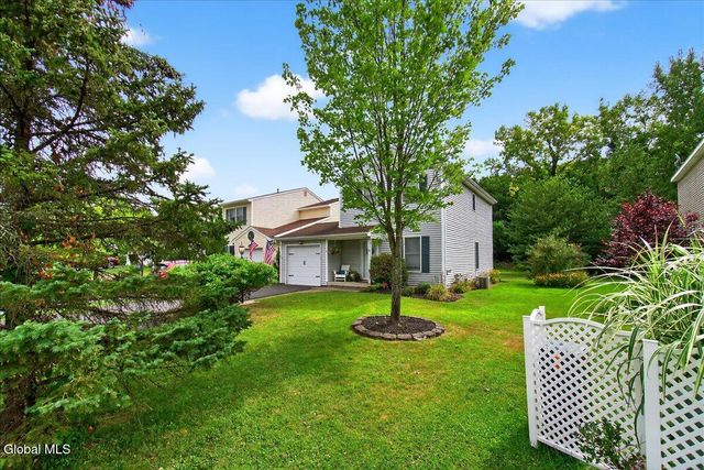 18 Cooks Court, Halfmoon, NY 12188