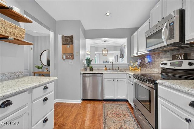 18 Cooks Court, Halfmoon, NY 12188