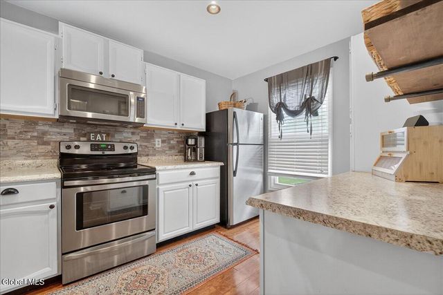 18 Cooks Court, Halfmoon, NY 12188