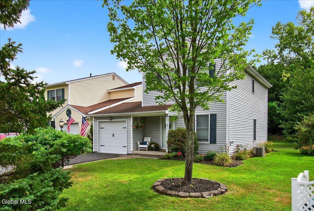 18 Cooks Court, Halfmoon, NY 12188