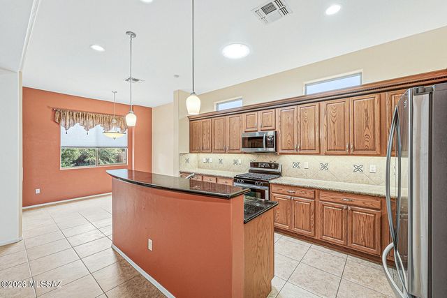 1160 W Tenniel Drive, Green Valley, AZ 85614