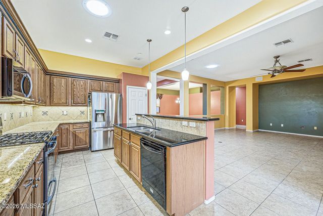 1160 W Tenniel Drive, Green Valley, AZ 85614