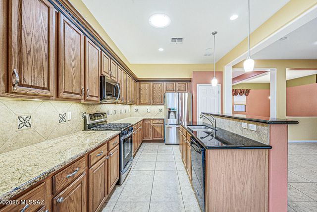 1160 W Tenniel Drive, Green Valley, AZ 85614