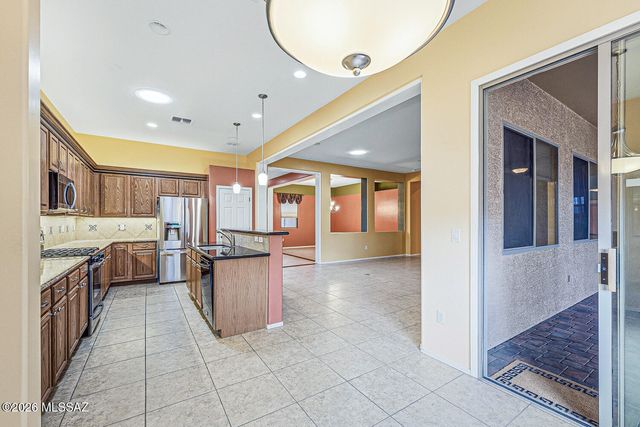 1160 W Tenniel Drive, Green Valley, AZ 85614