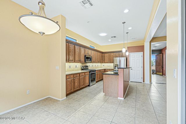 1160 W Tenniel Drive, Green Valley, AZ 85614