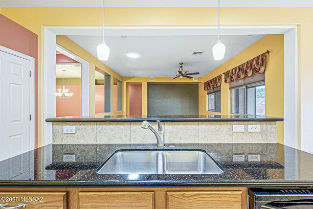 1160 W Tenniel Drive, Green Valley, AZ 85614