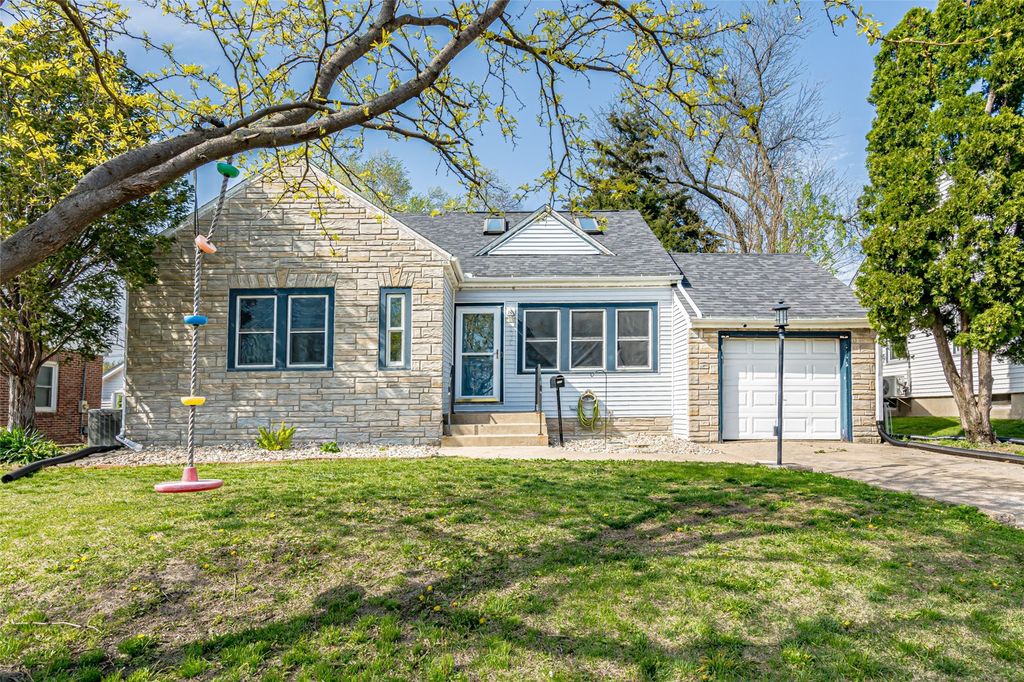 1024 Staub Court NE, Cedar Rapids, IA 52402