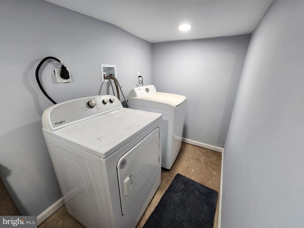 Image 11 of property listing at 2005 RIDGEHILL AVE, Baltimore, MD 21217
