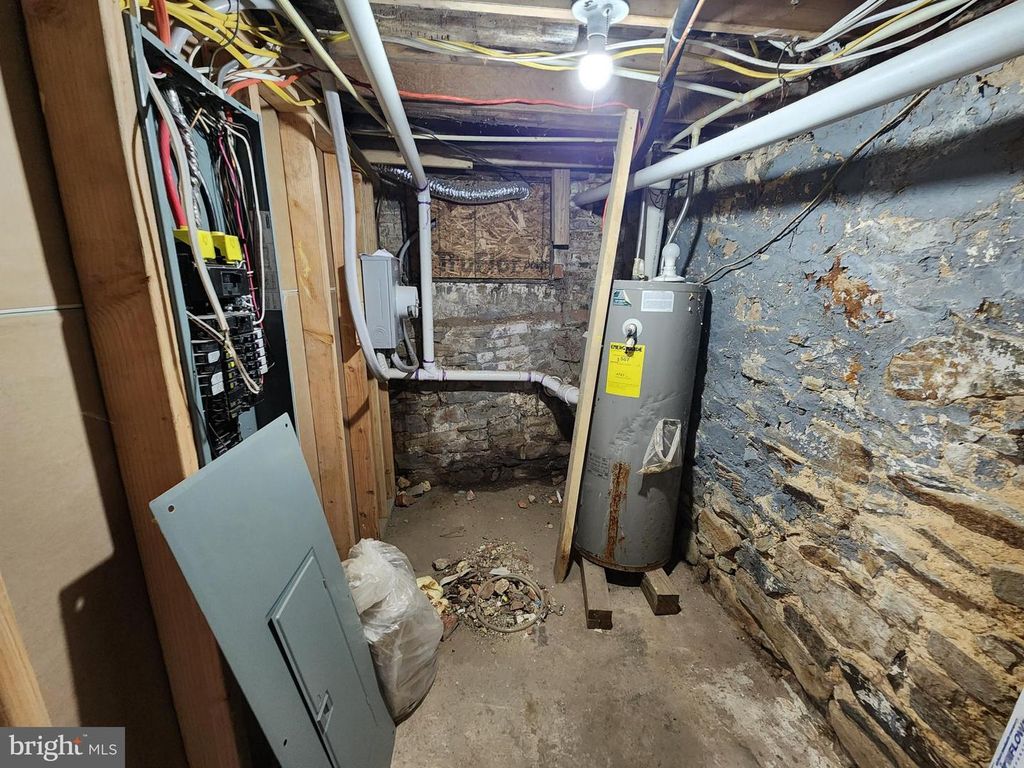 Image 12 of property listing at 2005 RIDGEHILL AVE, Baltimore, MD 21217