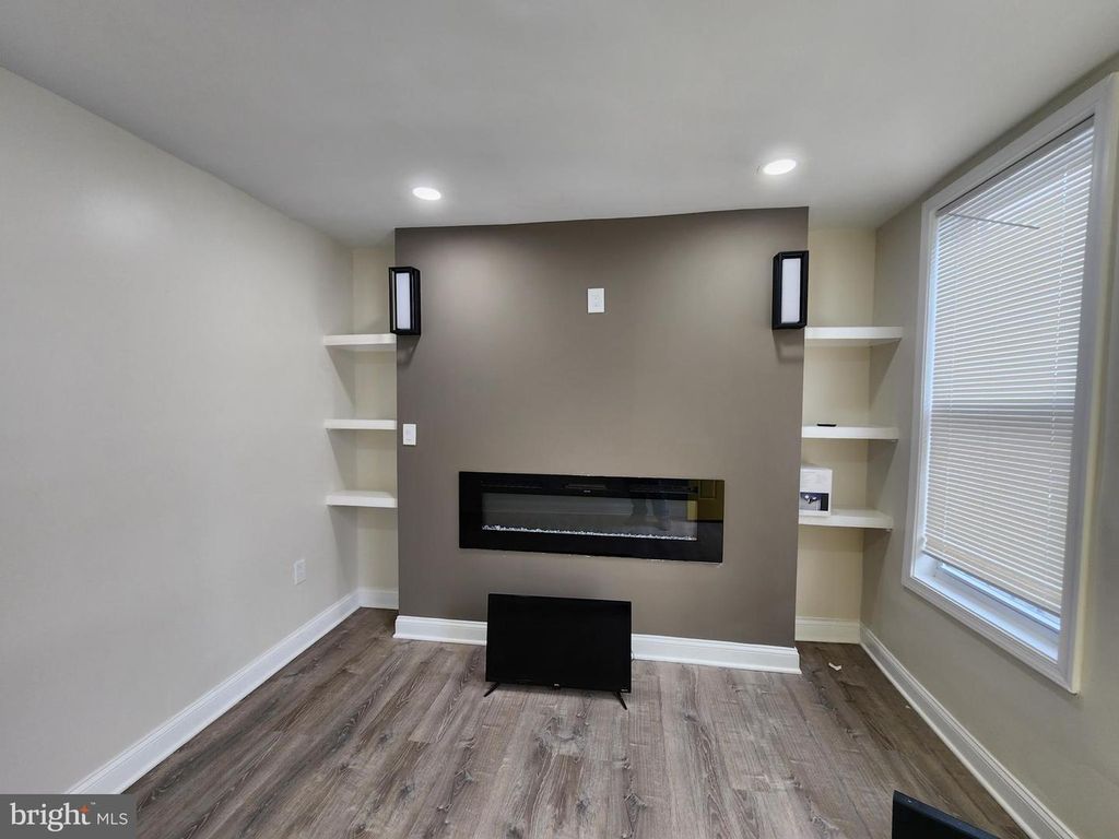 Image 3 of property listing at 2005 RIDGEHILL AVE, Baltimore, MD 21217
