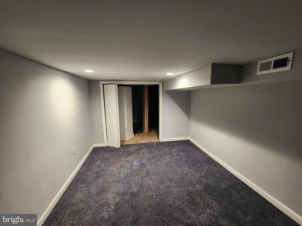 Image 8 of property listing at 2005 RIDGEHILL AVE, Baltimore, MD 21217