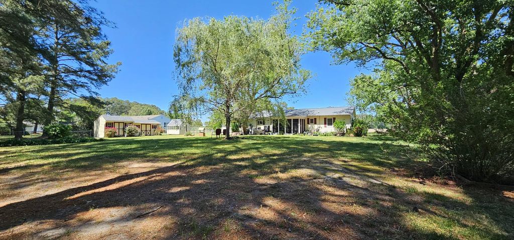 Image 18 of property listing at 27195 HEARTS EASE RD, Crisfield, MD 21817