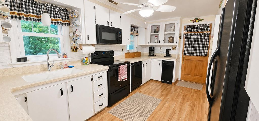 Image 9 of property listing at 27195 HEARTS EASE RD, Crisfield, MD 21817