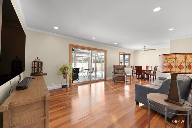 1149 Carlisle Avenue, Elk Grove Village, IL 60007