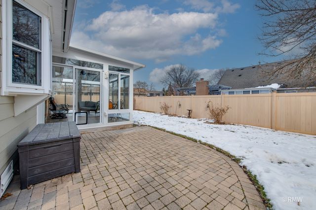 1149 Carlisle Avenue, Elk Grove Village, IL 60007