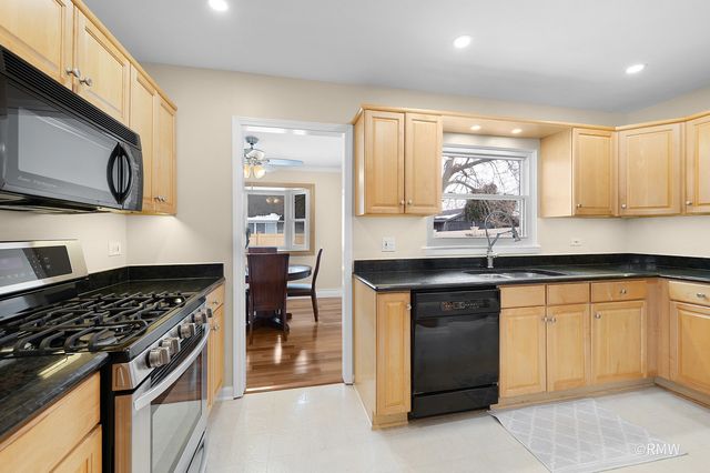 1149 Carlisle Avenue, Elk Grove Village, IL 60007