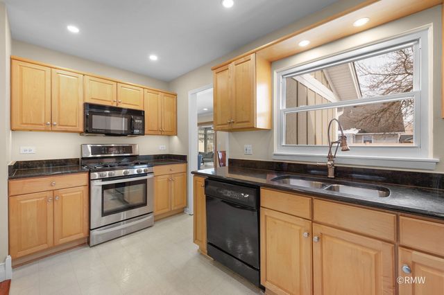 1149 Carlisle Avenue, Elk Grove Village, IL 60007