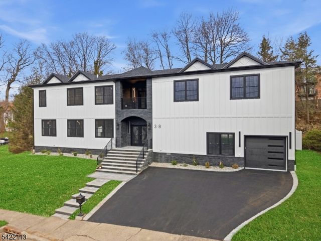 38 Pershing Pl, Woodland Park, NJ 07424