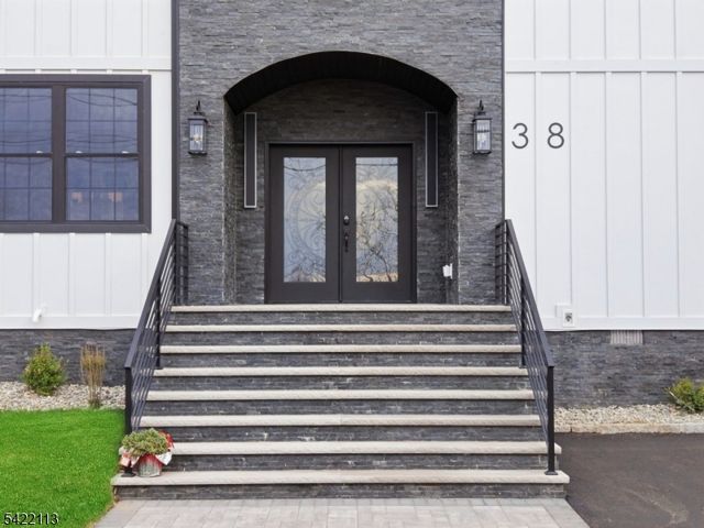 38 Pershing Pl, Woodland Park, NJ 07424