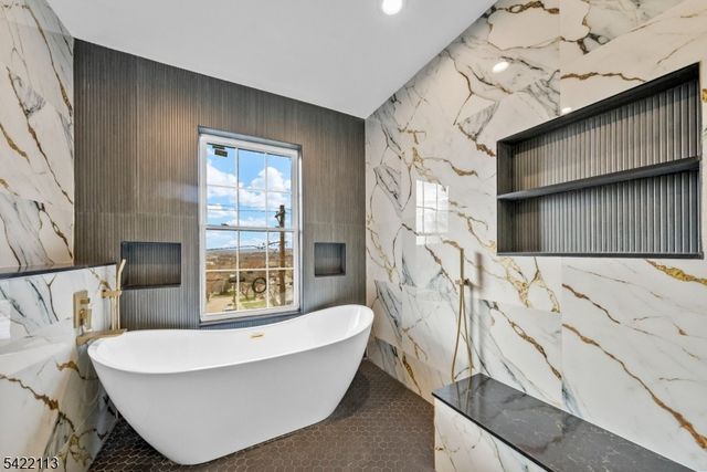 38 Pershing Pl, Woodland Park, NJ 07424