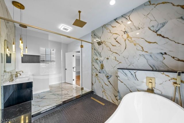 38 Pershing Pl, Woodland Park, NJ 07424