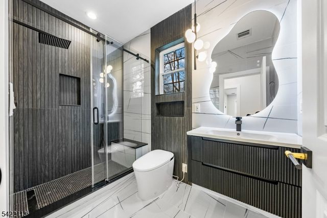 38 Pershing Pl, Woodland Park, NJ 07424