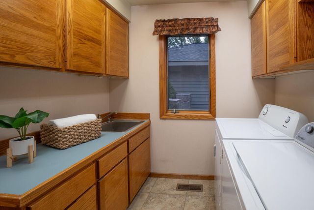 57716 Vine Maple Lane, Sunriver, OR 97707