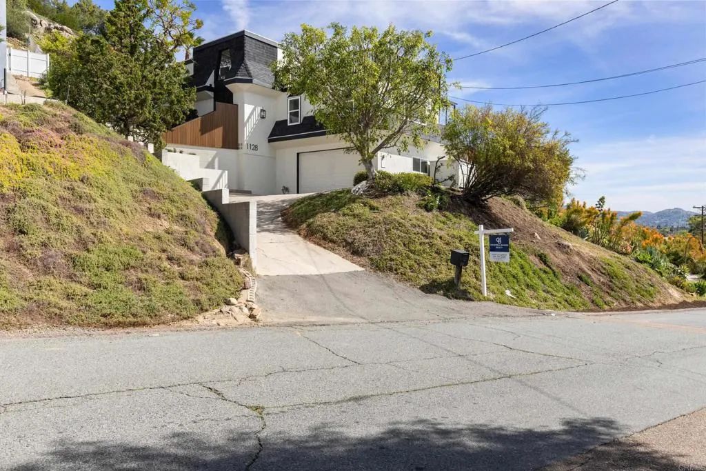 1128 Dawnridge Avenue, El Cajon, CA 92021