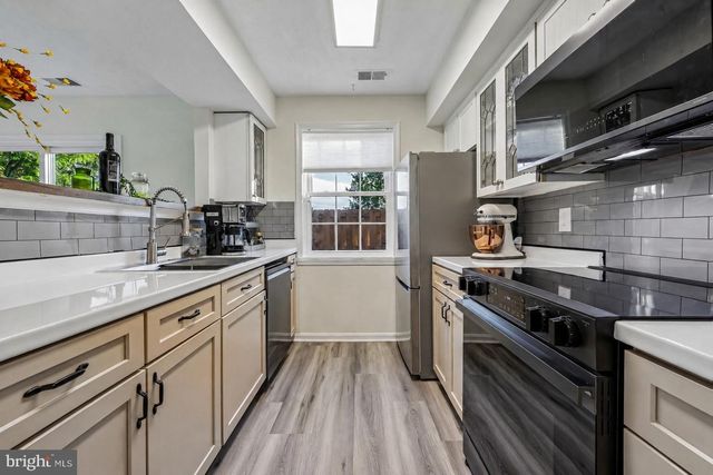 9899 HAGEL CIR, Lorton, VA 22079