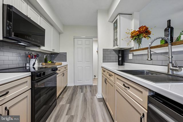 9899 HAGEL CIR, Lorton, VA 22079