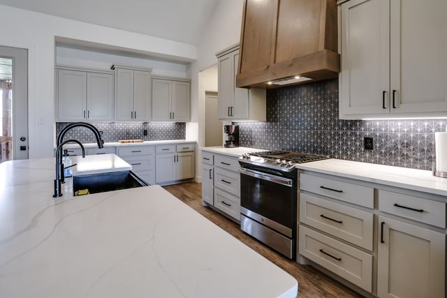 309 N 9th Street, Wolfforth, TX 79382