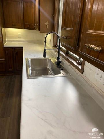 911 N Cedar, Abilene, KS 67410