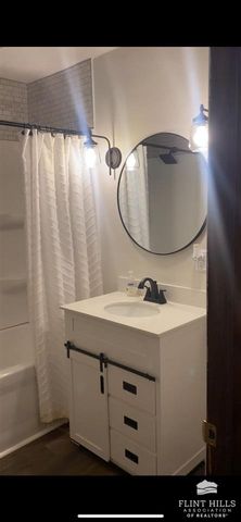 911 N Cedar, Abilene, KS 67410