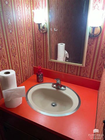 911 N Cedar, Abilene, KS 67410